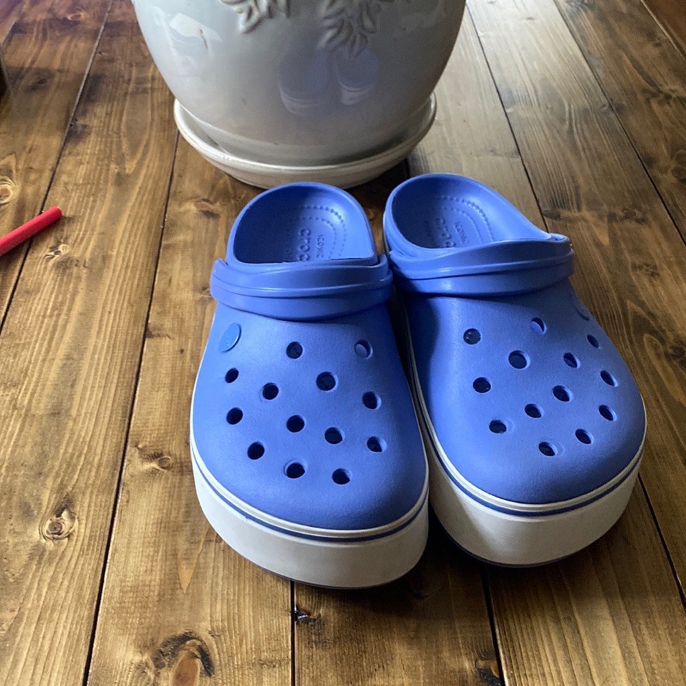 CROCS